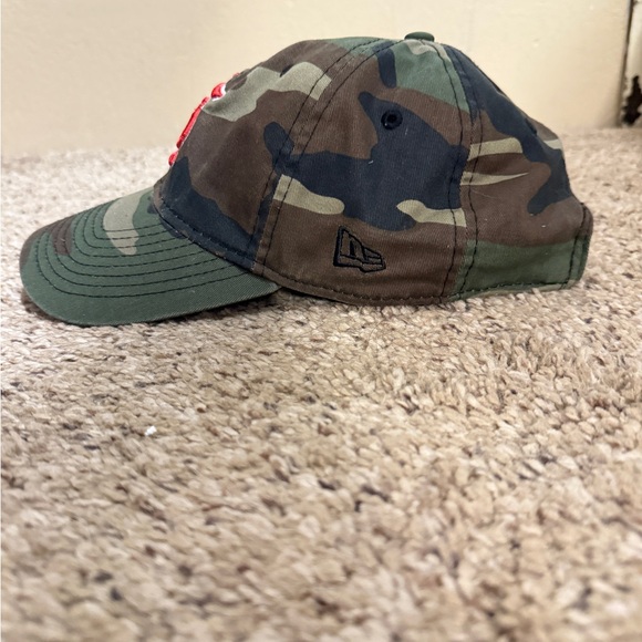 St. Louis Cardinals Baseball Cap with Red Logo - Picture 2 of 5